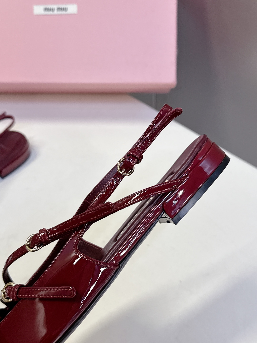  MIUMIU缪缪春夏走秀款尖头 时装鞋                                