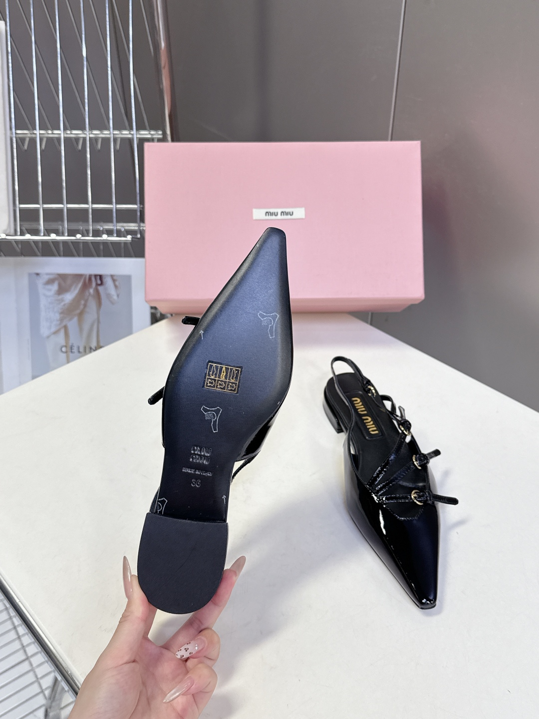  MIUMIU缪缪春夏走秀款尖头 时装鞋                                