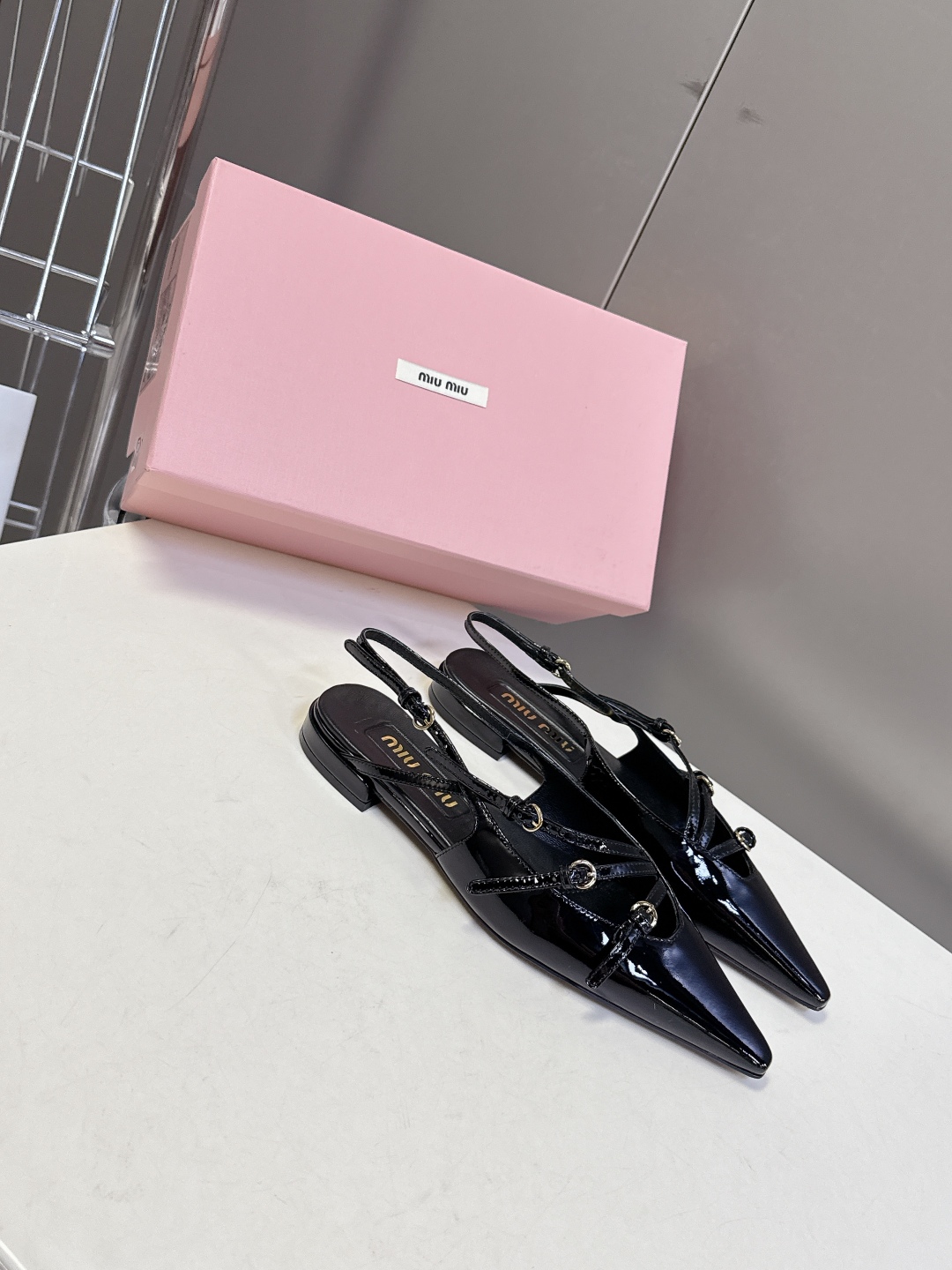  MIUMIU缪缪春夏走秀款尖头 时装鞋                                