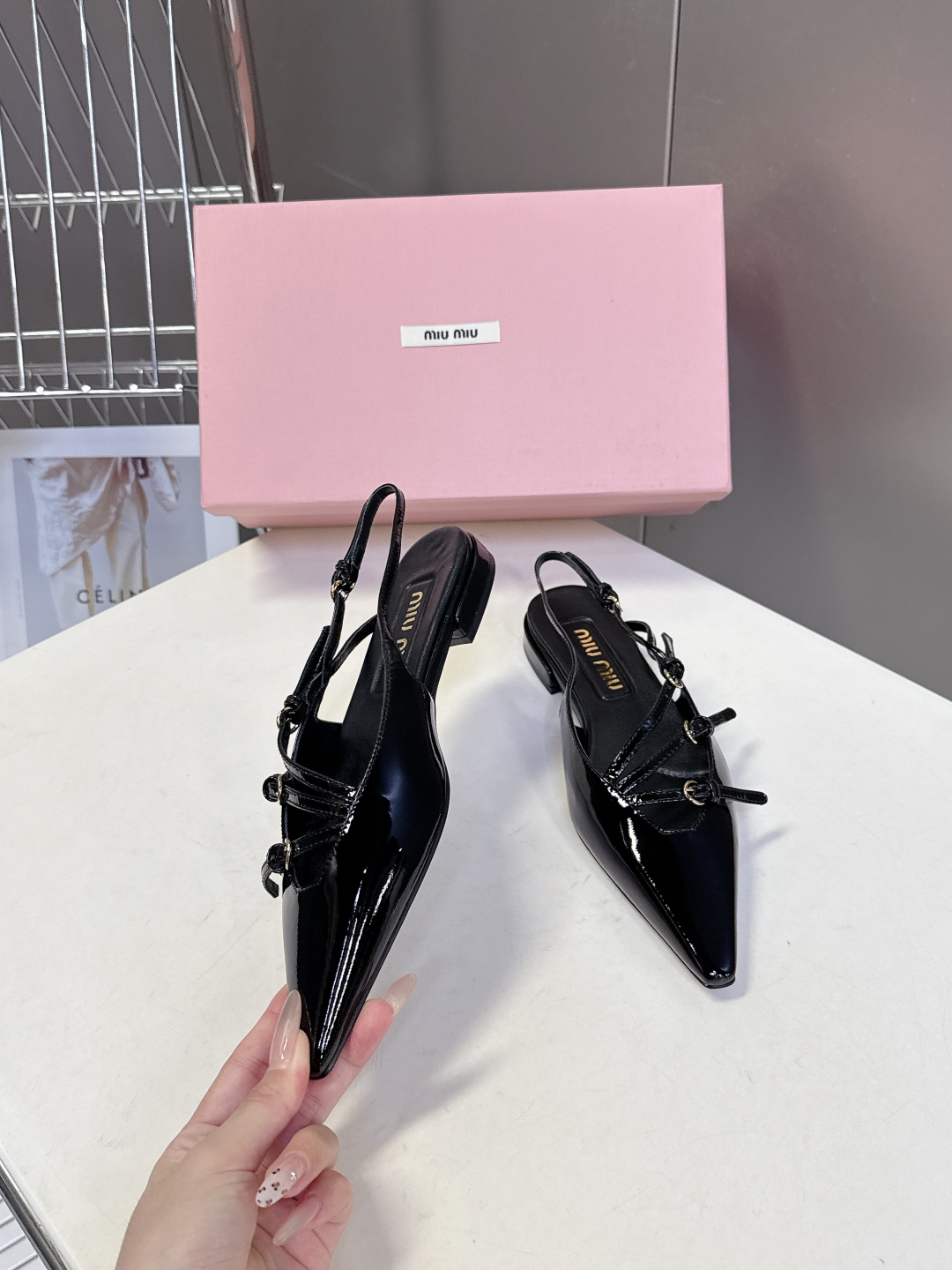  MIUMIU缪缪春夏走秀款尖头 时装鞋                                