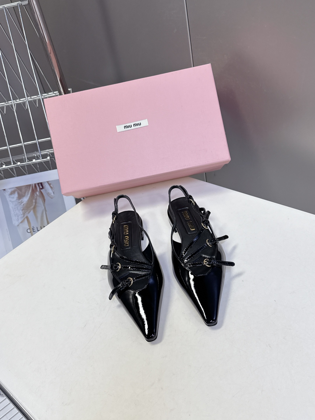  MIUMIU缪缪春夏走秀款尖头 时装鞋                                