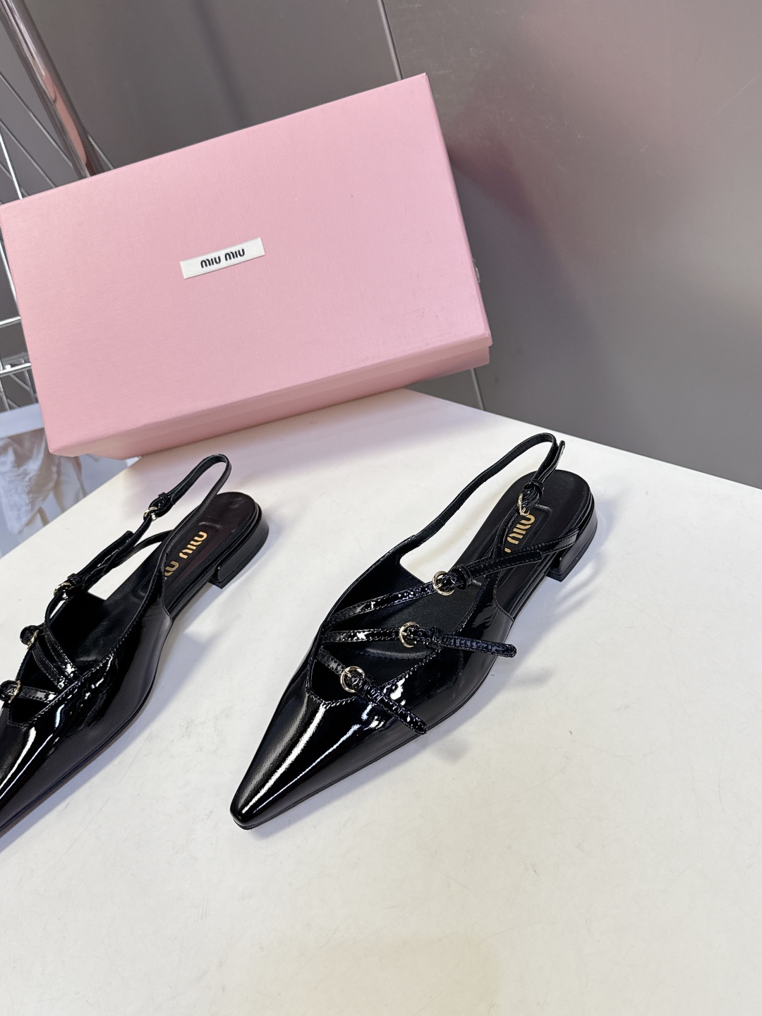  MIUMIU缪缪春夏走秀款尖头 时装鞋                                
