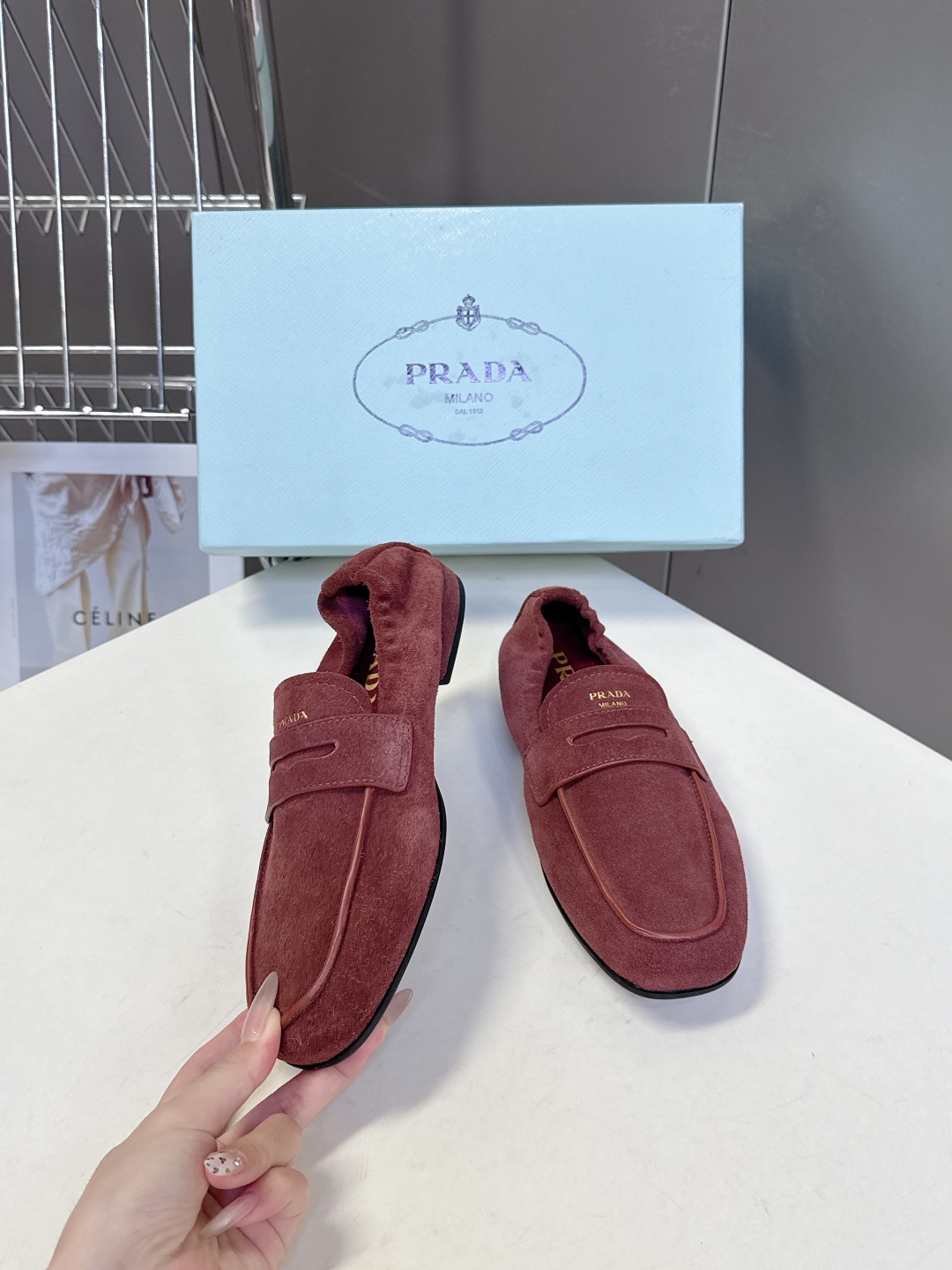  PRADA普拉达2025秋冬新款 豆豆鞋 薄底鞋                           