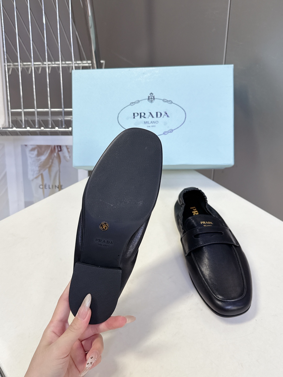 PRADA普拉达2025秋冬新款 豆豆鞋 薄底鞋                           
