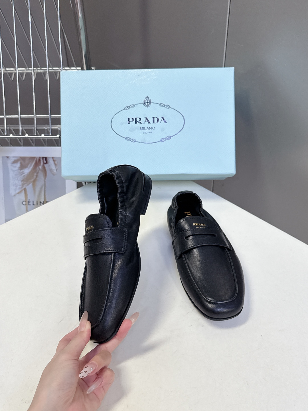  PRADA普拉达2025秋冬新款 豆豆鞋 薄底鞋                           