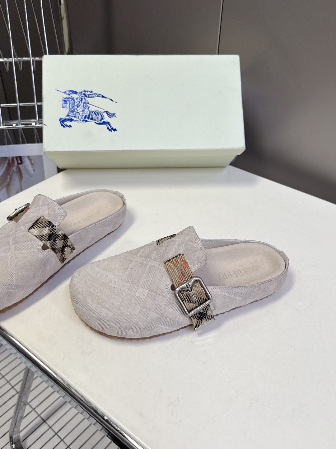  男装➕10巴宝莉Burberry2025秋冬最新情侣款 勃肯鞋
 这几年超火的勃肯鞋满大街都是同款 终
