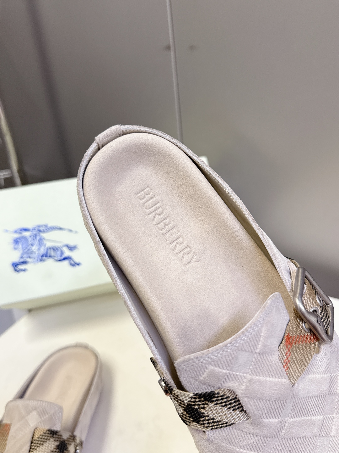  男装➕10巴宝莉Burberry2025秋冬最新情侣款 勃肯鞋
 这几年超火的勃肯鞋满大街都是同款 终
