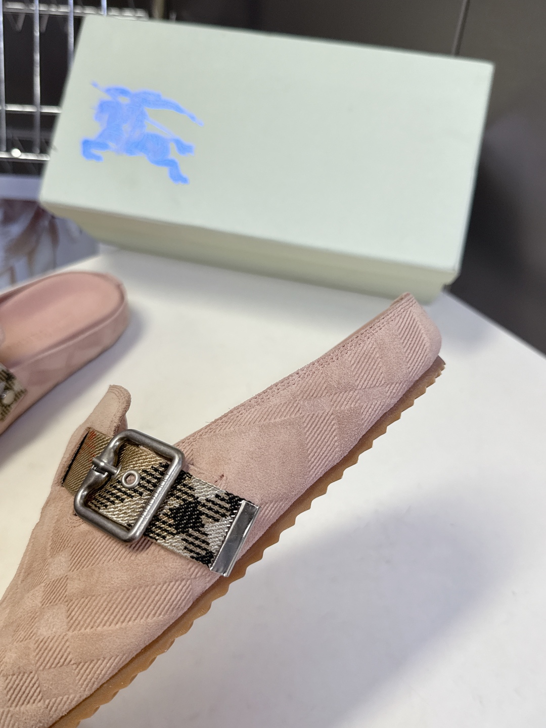  男装➕10巴宝莉Burberry2025秋冬最新情侣款 勃肯鞋
 这几年超火的勃肯鞋满大街都是同款 终