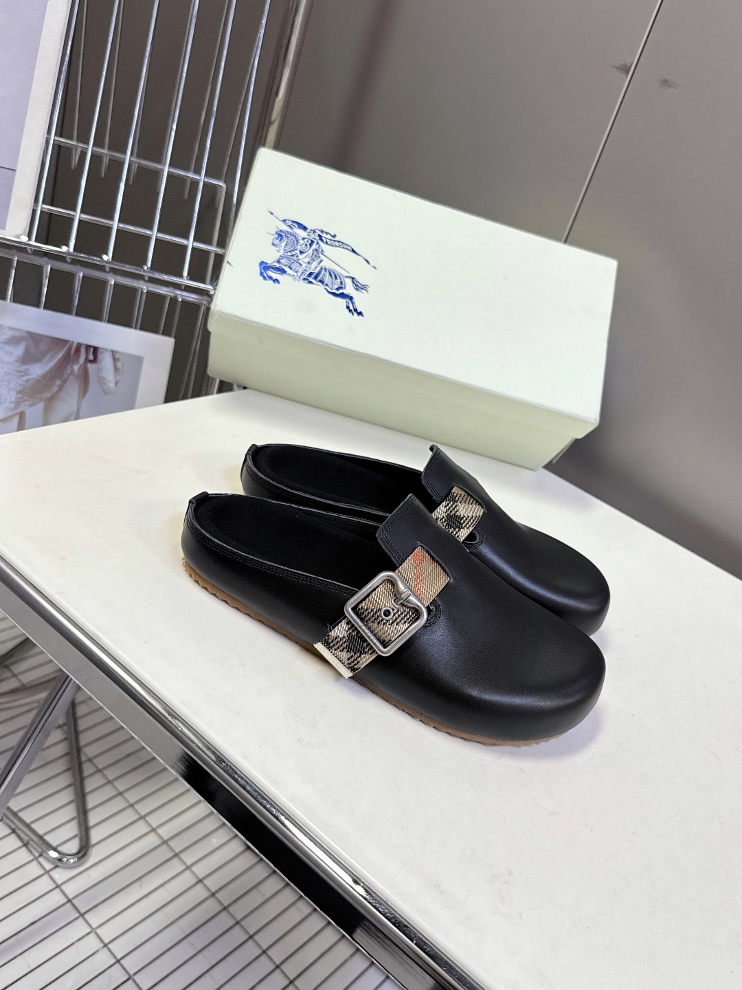  男装➕10巴宝莉Burberry2025秋冬最新情侣款 勃肯鞋
 这几年超火的勃肯鞋满大街都是同款 终