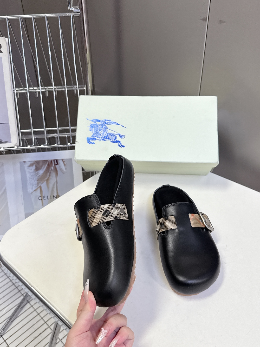  男装➕10巴宝莉Burberry2025秋冬最新情侣款 勃肯鞋
 这几年超火的勃肯鞋满大街都是同款 终