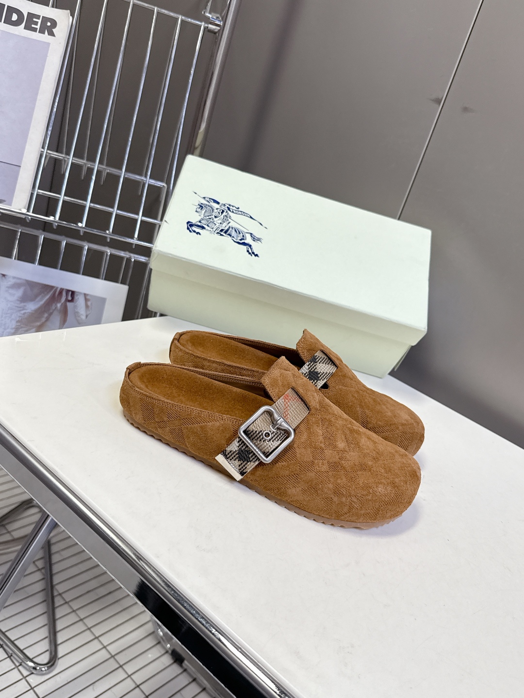  男装➕10巴宝莉Burberry2025秋冬最新情侣款 勃肯鞋
 这几年超火的勃肯鞋满大街都是同款 终