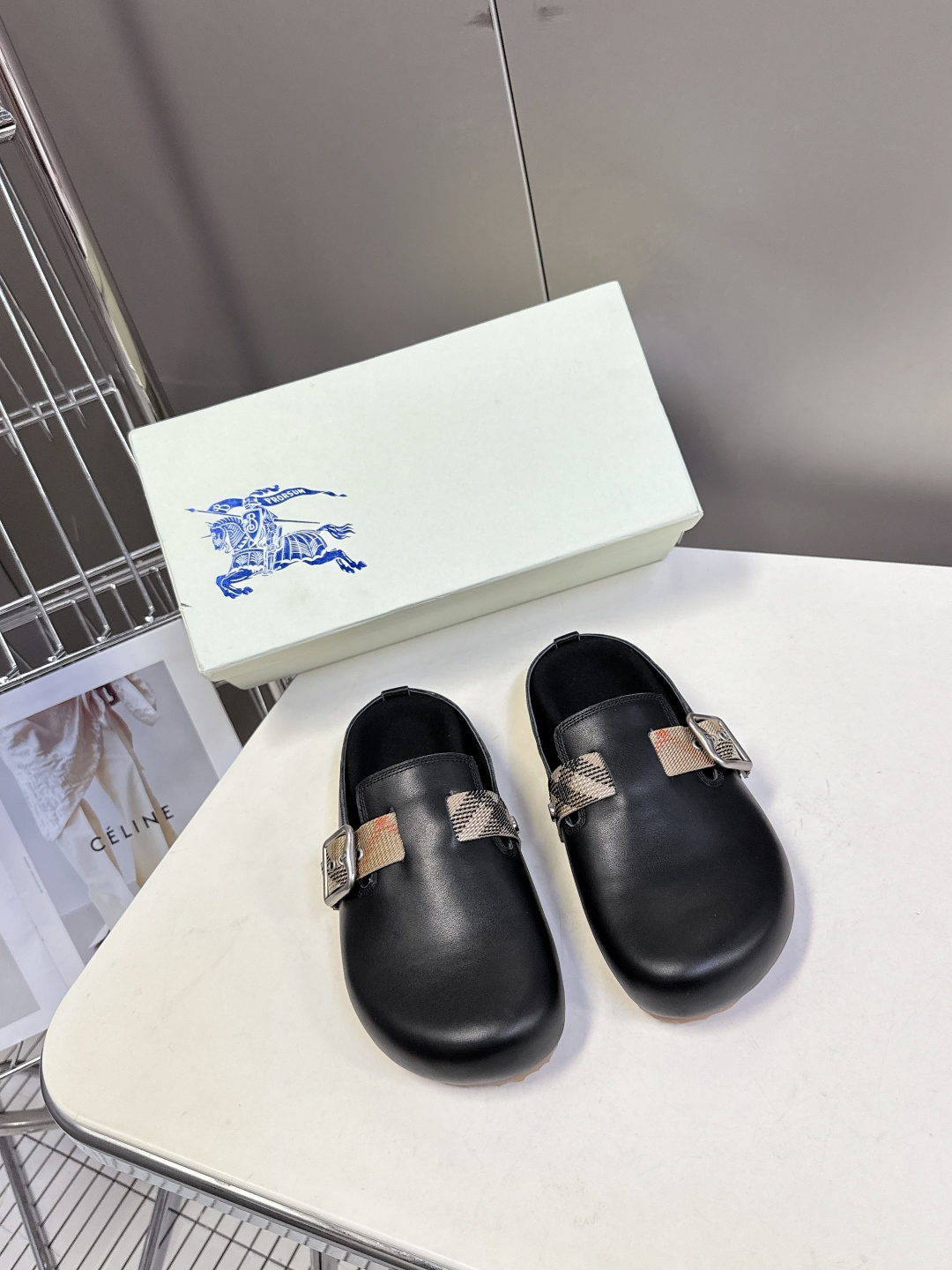  男装➕10巴宝莉Burberry2025秋冬最新情侣款 勃肯鞋
 这几年超火的勃肯鞋满大街都是同款 终