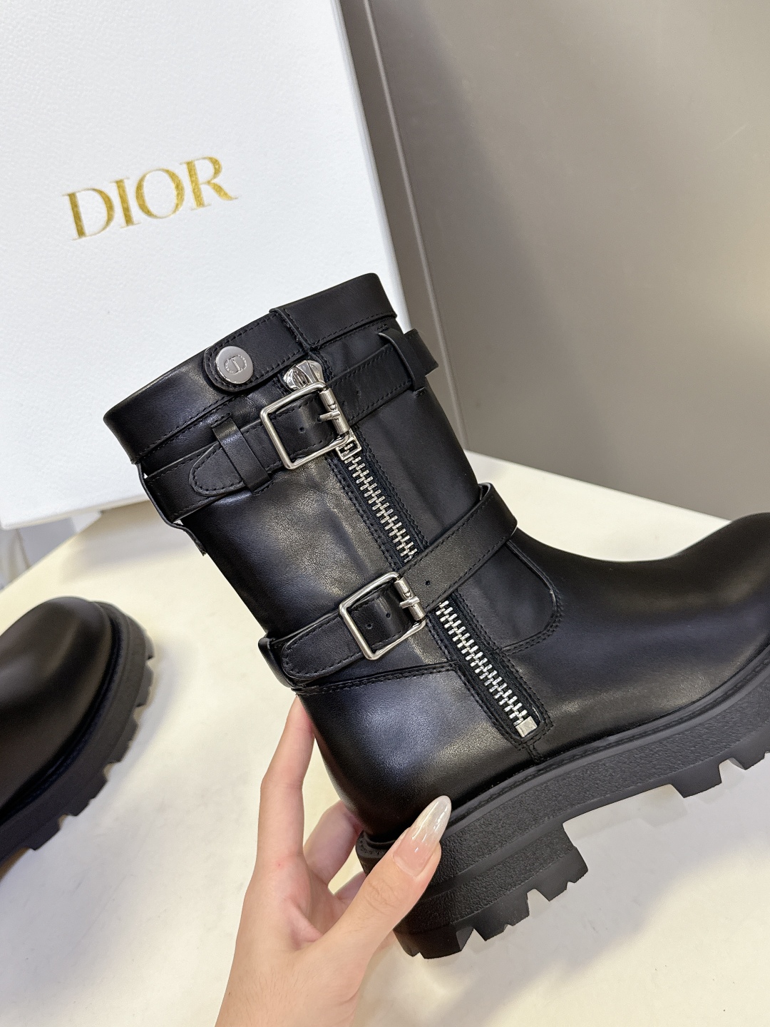  Dior迪奥秋冬最新走秀款 马丁靴                                  
