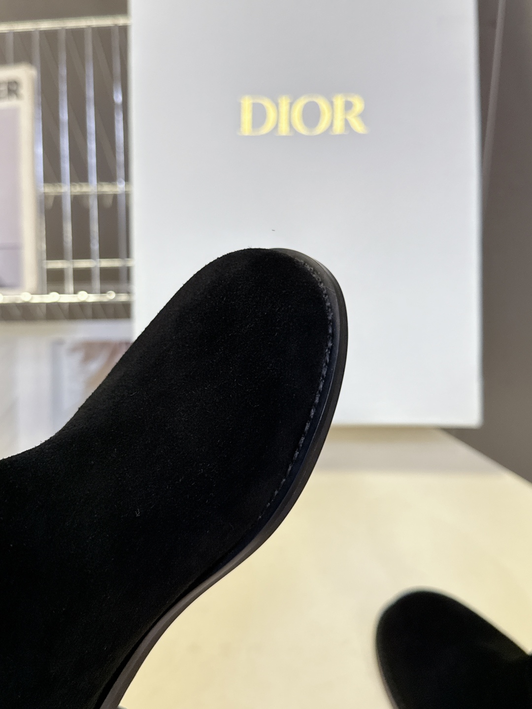  Dior迪奥2025秋冬最新走秀款 直筒长靴
  超多明星网红种草 欧阳娜娜同款 这双D家靴子真是怎么