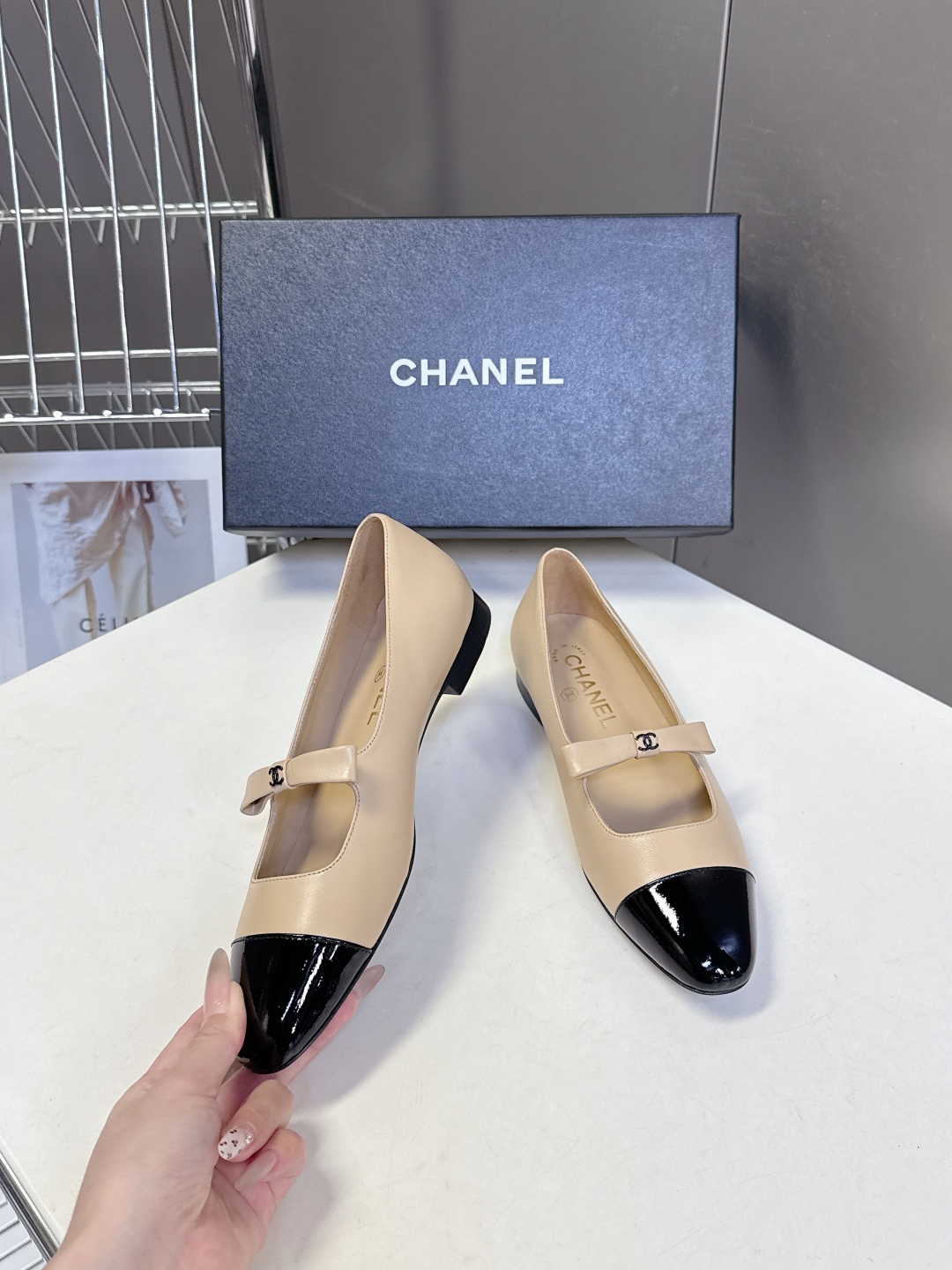  CHANEL香奈儿25B春夏最新款蝴蝶结 玛丽珍鞋
      超多网红时尚博主种草 高级感舒适，配女