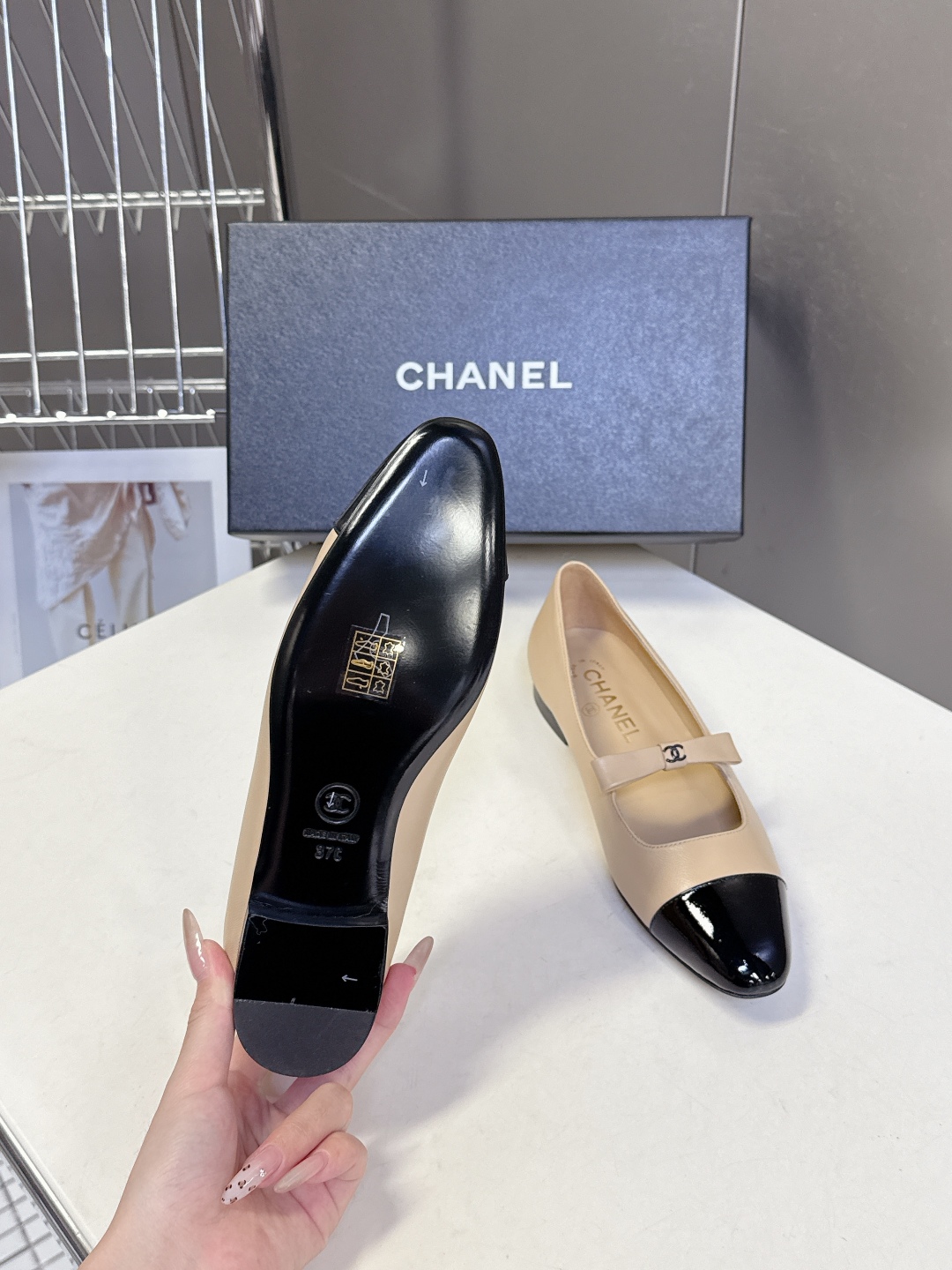  CHANEL香奈儿25B春夏最新款蝴蝶结 玛丽珍鞋
      超多网红时尚博主种草 高级感舒适，配女