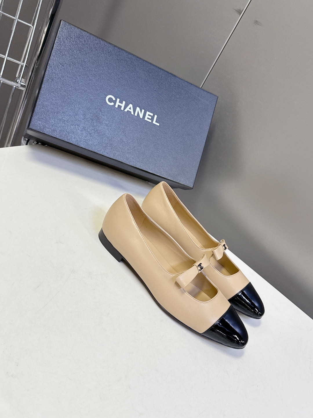  CHANEL香奈儿25B春夏最新款蝴蝶结 玛丽珍鞋
      超多网红时尚博主种草 高级感舒适，配女