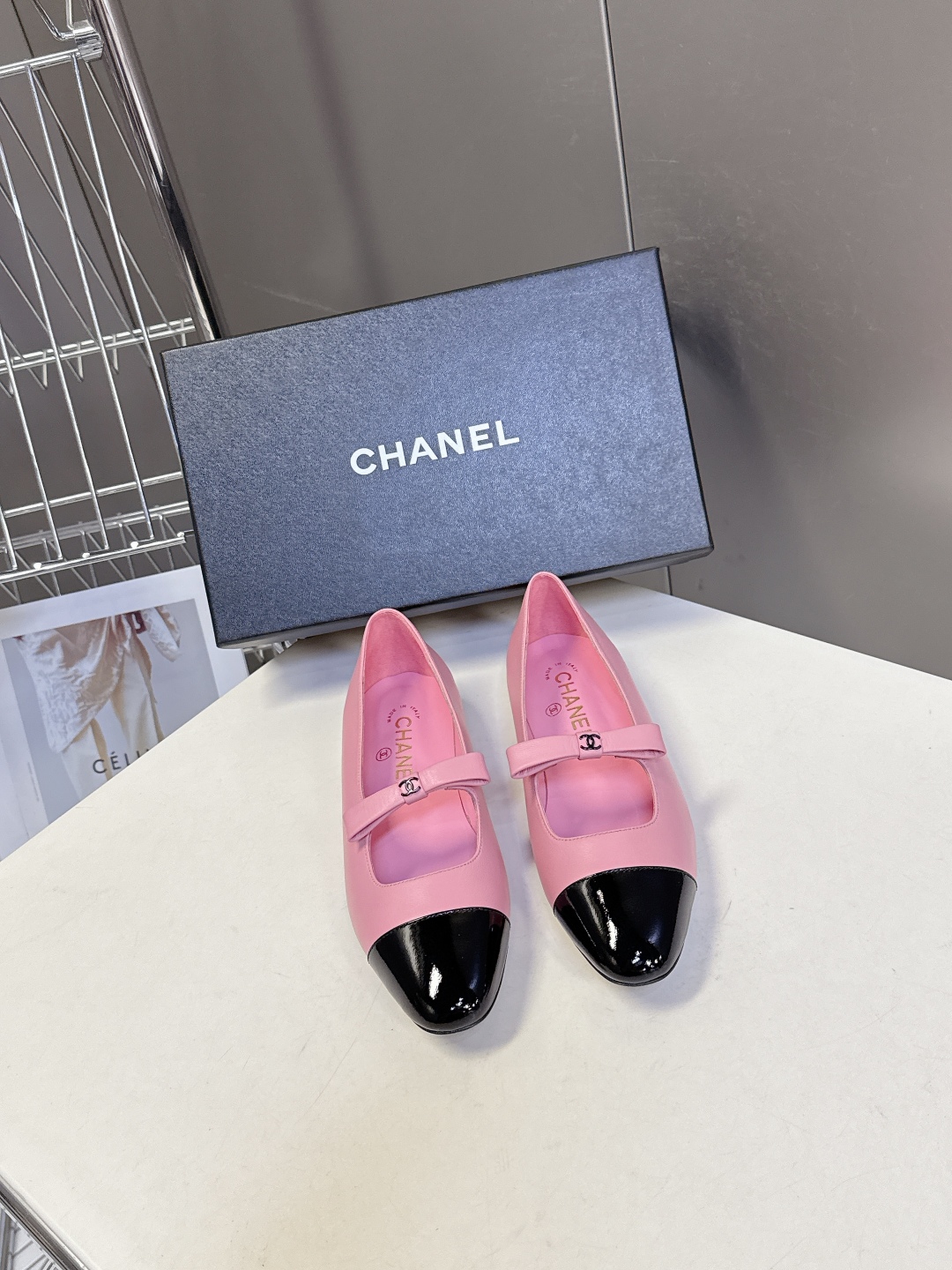  CHANEL香奈儿25B春夏最新款蝴蝶结 玛丽珍鞋
      超多网红时尚博主种草 高级感舒适，配女