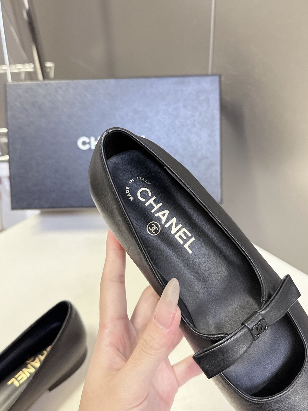  CHANEL香奈儿25B春夏最新款蝴蝶结 玛丽珍鞋
      超多网红时尚博主种草 高级感舒适，配女