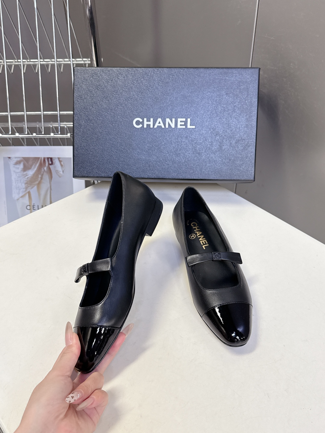  CHANEL香奈儿25B春夏最新款蝴蝶结 玛丽珍鞋
      超多网红时尚博主种草 高级感舒适，配女