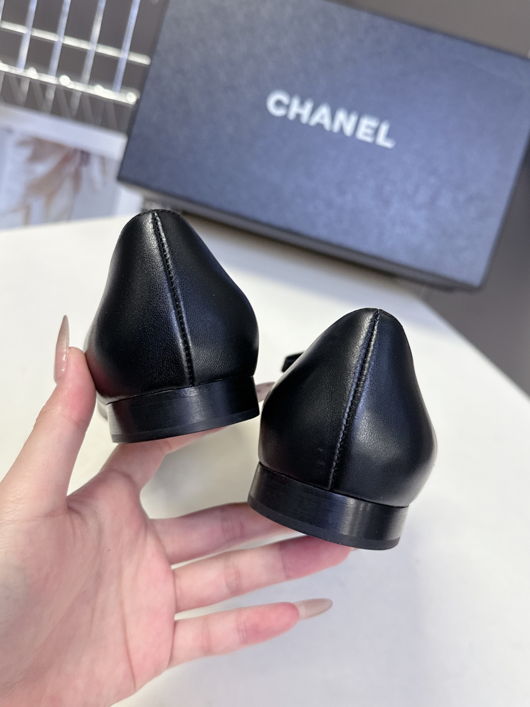  CHANEL香奈儿25B春夏最新款蝴蝶结 玛丽珍鞋
      超多网红时尚博主种草 高级感舒适，配女