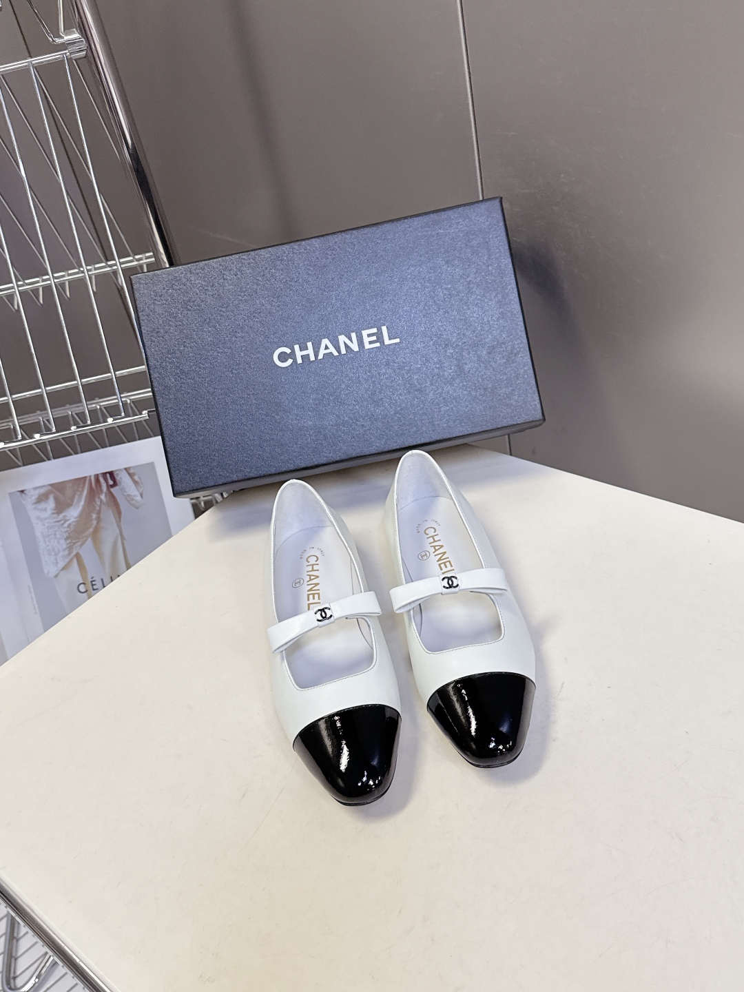  CHANEL香奈儿25B春夏最新款蝴蝶结 玛丽珍鞋
      超多网红时尚博主种草 高级感舒适，配女