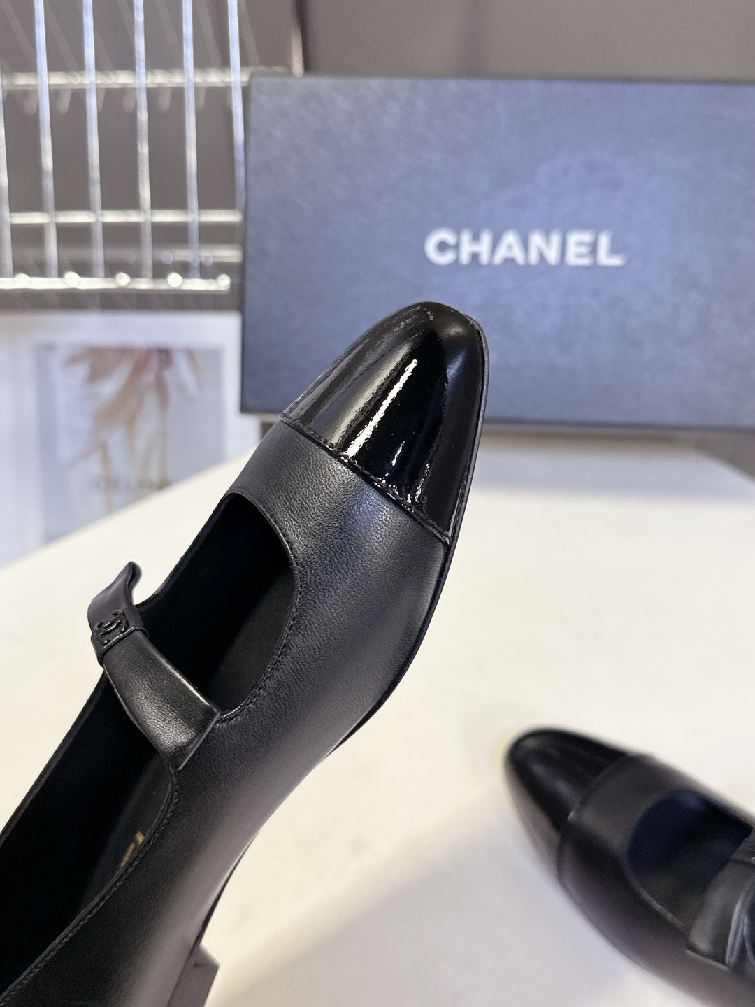  CHANEL香奈儿25B春夏最新款蝴蝶结 玛丽珍鞋
      超多网红时尚博主种草 高级感舒适，配女