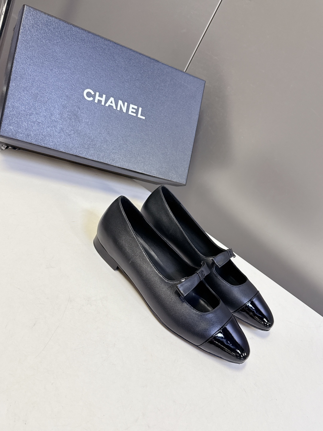  CHANEL香奈儿25B春夏最新款蝴蝶结 玛丽珍鞋
      超多网红时尚博主种草 高级感舒适，配女