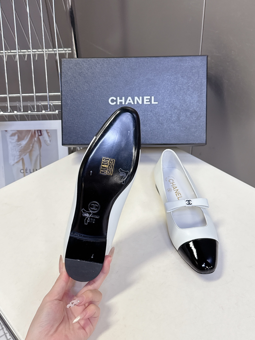  CHANEL香奈儿25B春夏最新款蝴蝶结 玛丽珍鞋
      超多网红时尚博主种草 高级感舒适，配女