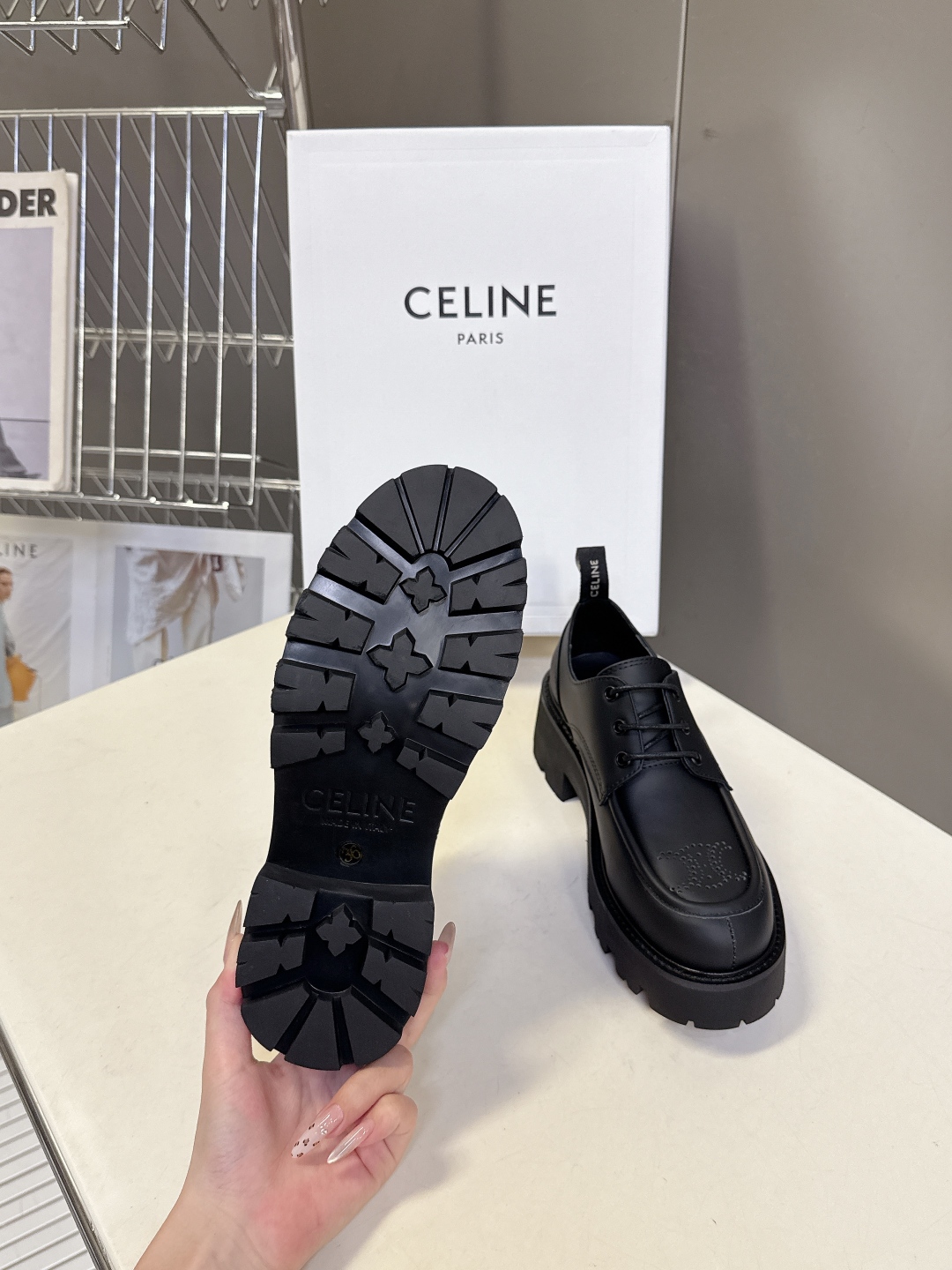  CELINE思琳秋冬最新走秀款Lisa同款厚底乐福鞋 好多明星网红上脚 无敌显瘦 上脚超级好看百搭 进