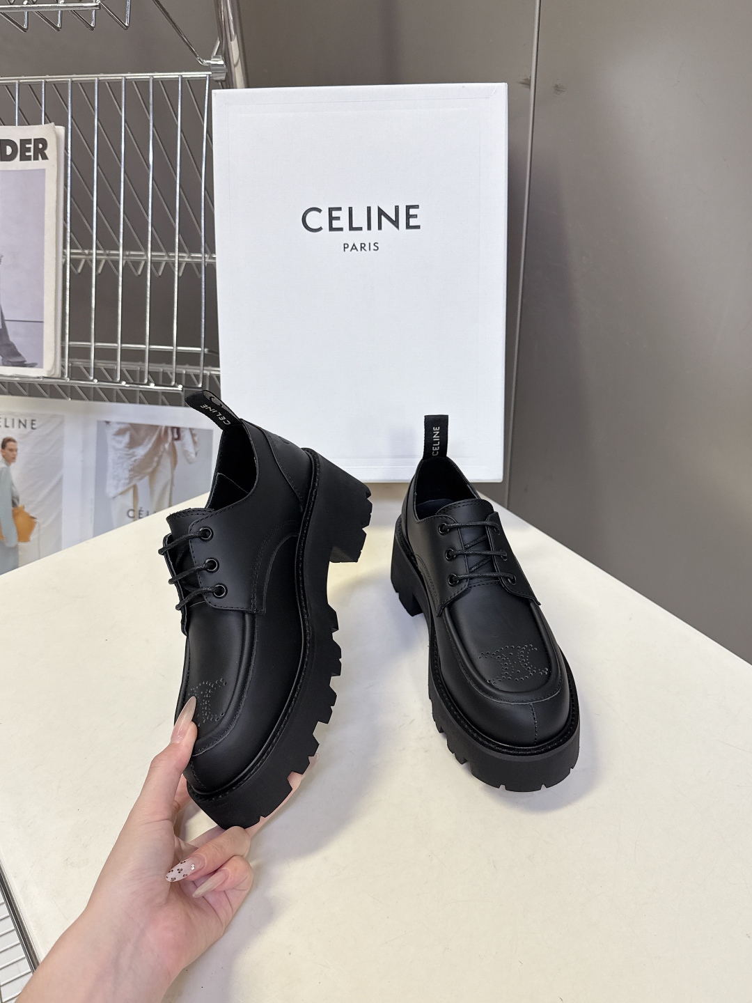  CELINE思琳秋冬最新走秀款Lisa同款厚底乐福鞋 好多明星网红上脚 无敌显瘦 上脚超级好看百搭 进