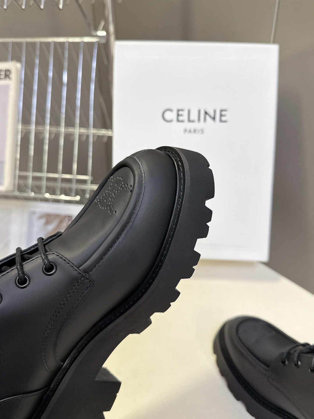  CELINE思琳秋冬最新走秀款Lisa同款厚底乐福鞋 好多明星网红上脚 无敌显瘦 上脚超级好看百搭 进