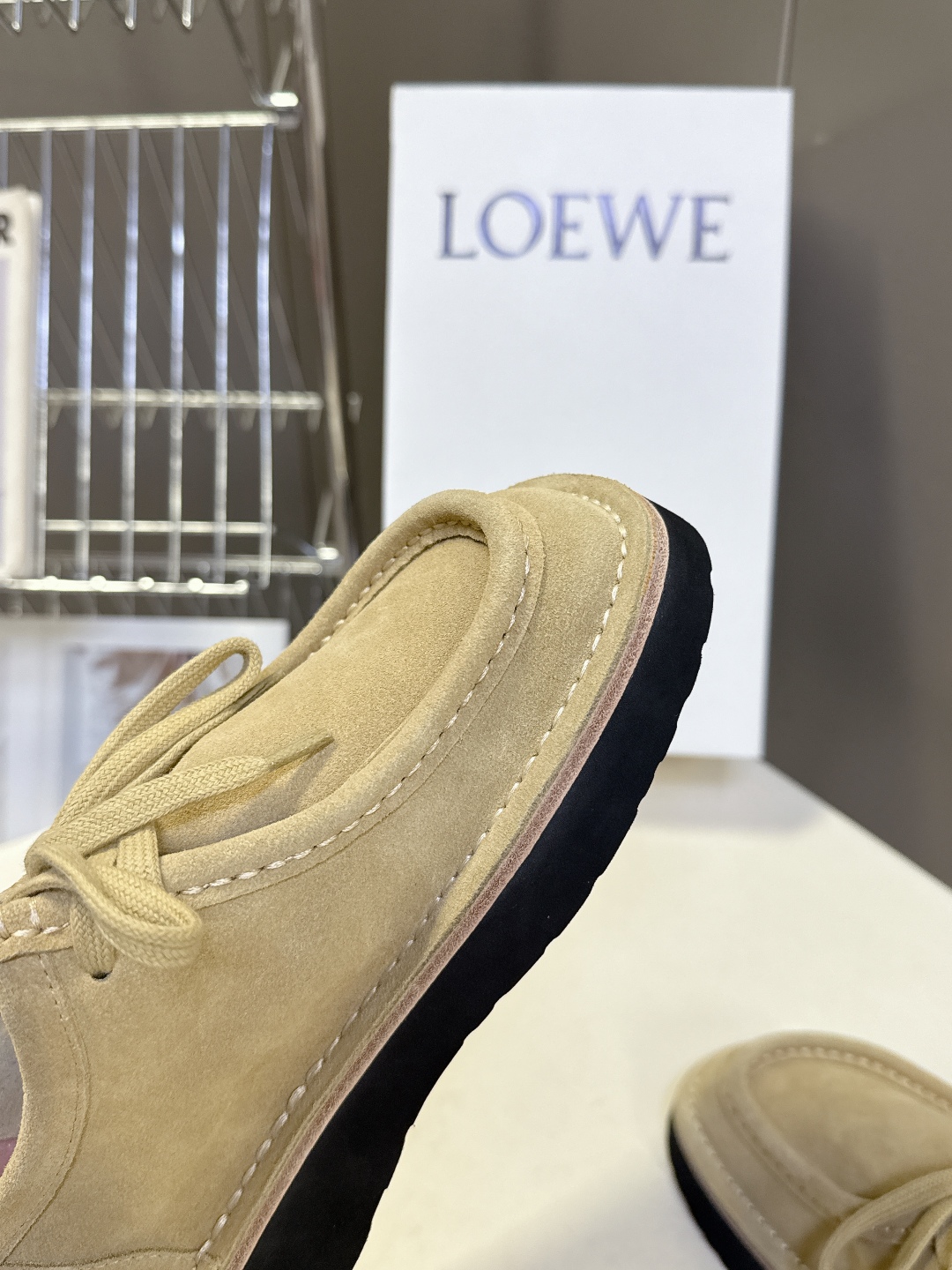 男➕20 LOEWE罗意威2025秋冬新款乐福鞋 
   超多明星网红种草 设计师鬼马星空的设计 打破常