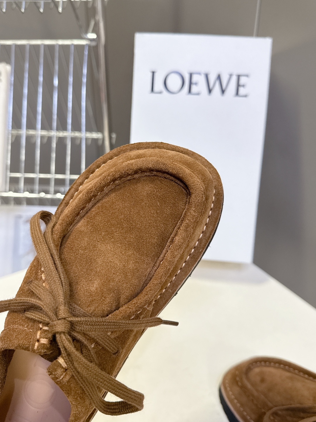 男➕20 LOEWE罗意威2025秋冬新款乐福鞋 
   超多明星网红种草 设计师鬼马星空的设计 打破常