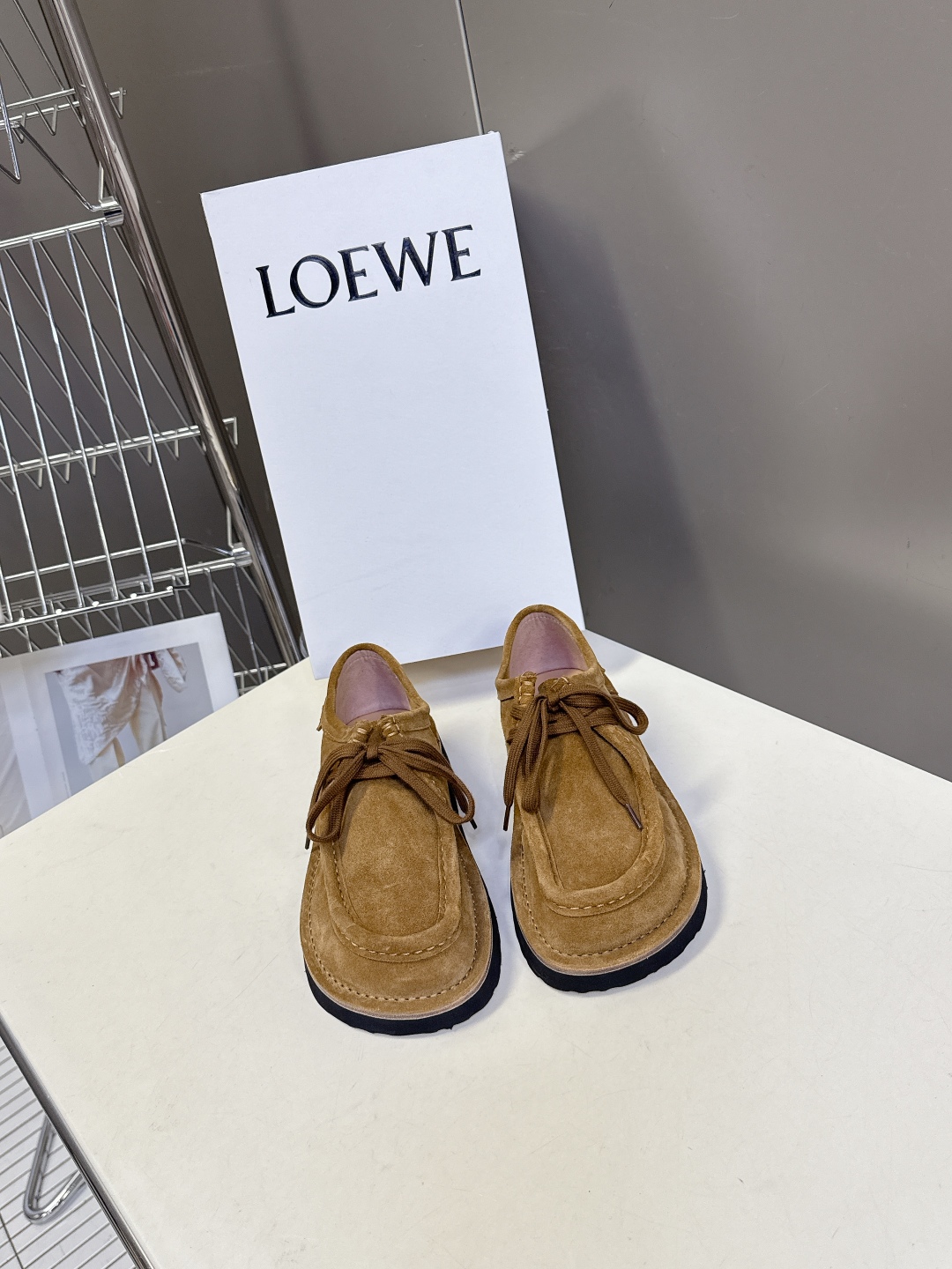 男➕20 LOEWE罗意威2025秋冬新款乐福鞋 
   超多明星网红种草 设计师鬼马星空的设计 打破常
