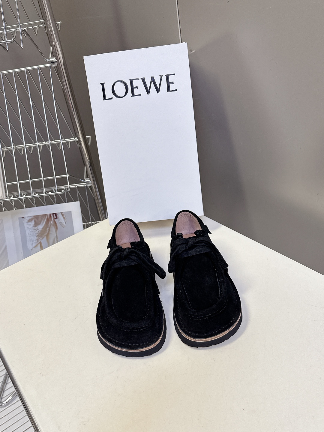 男➕20 LOEWE罗意威2025秋冬新款乐福鞋 
   超多明星网红种草 设计师鬼马星空的设计 打破常