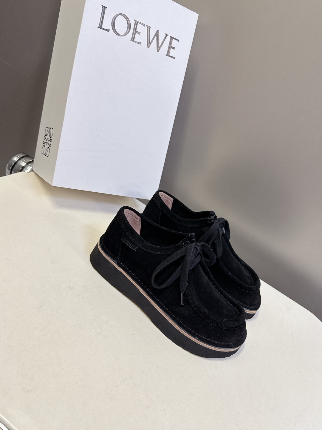 男➕20 LOEWE罗意威2025秋冬新款乐福鞋 
   超多明星网红种草 设计师鬼马星空的设计 打破常