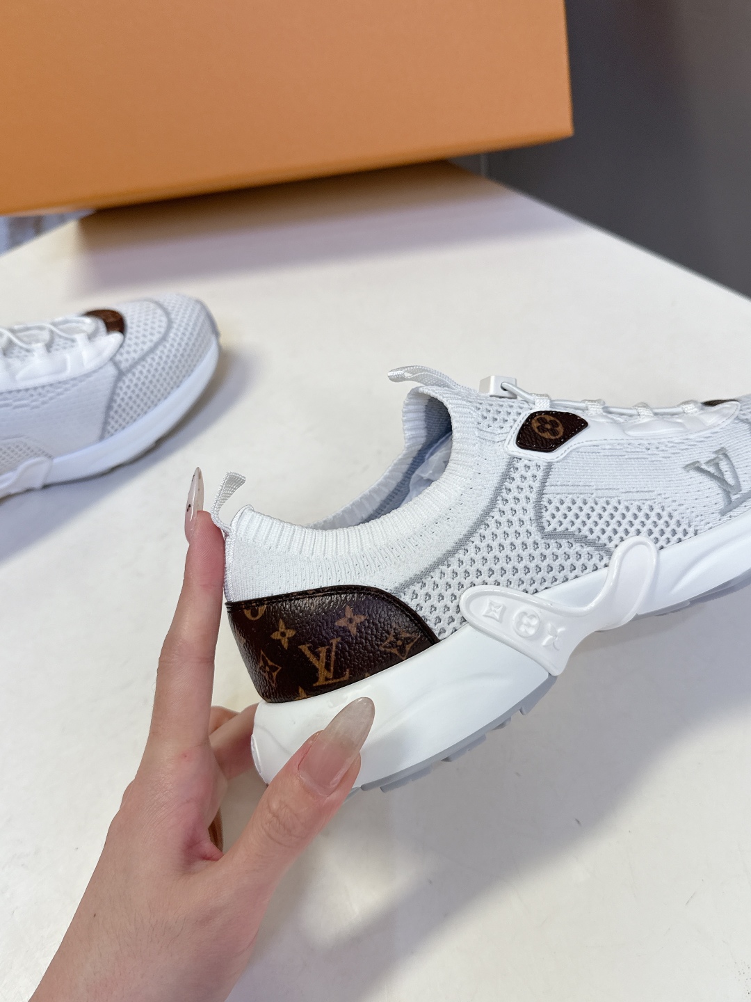  男装➕10 LV 路易威登OLYMPIA情侣款运动鞋
    太古汇9100购入两双开发 复刻 所有细