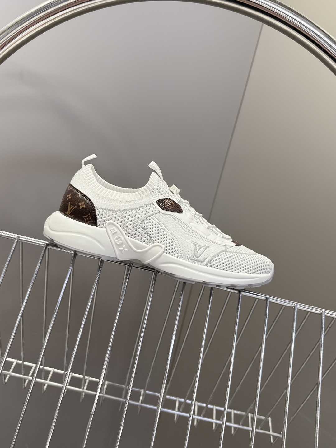  男装➕10 LV 路易威登OLYMPIA情侣款运动鞋
    太古汇9100购入两双开发 复刻 所有细