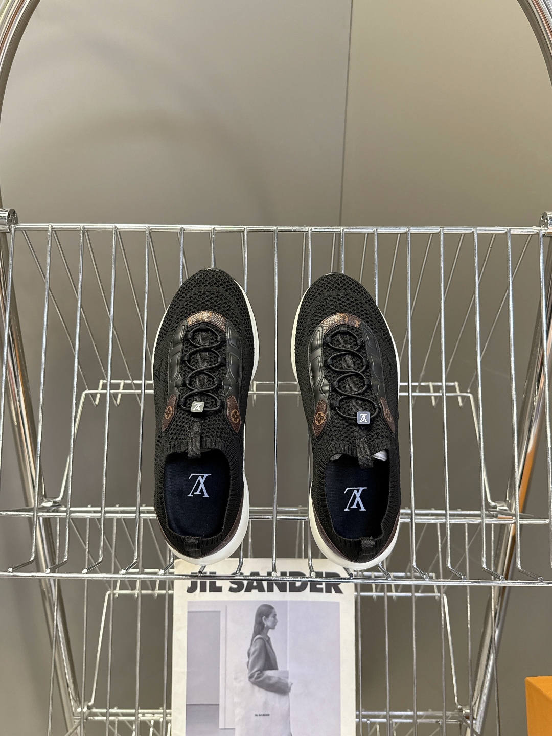  男装➕10 LV 路易威登OLYMPIA情侣款运动鞋
    太古汇9100购入两双开发 复刻 所有细