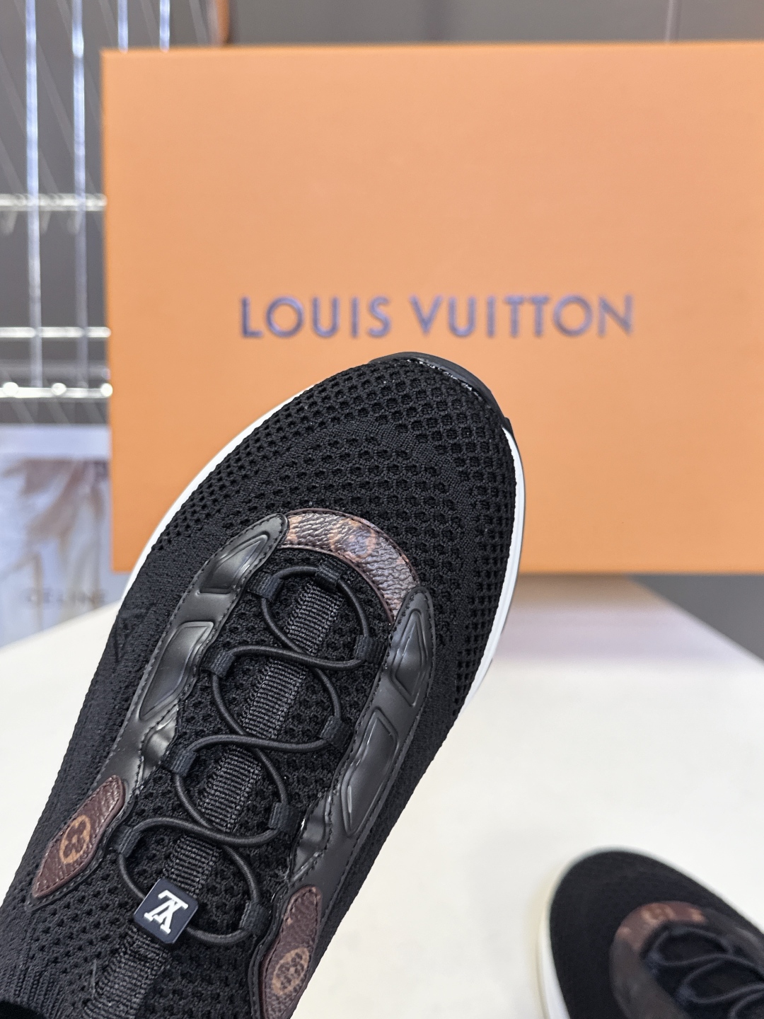  男装➕10 LV 路易威登OLYMPIA情侣款运动鞋
    太古汇9100购入两双开发 复刻 所有细