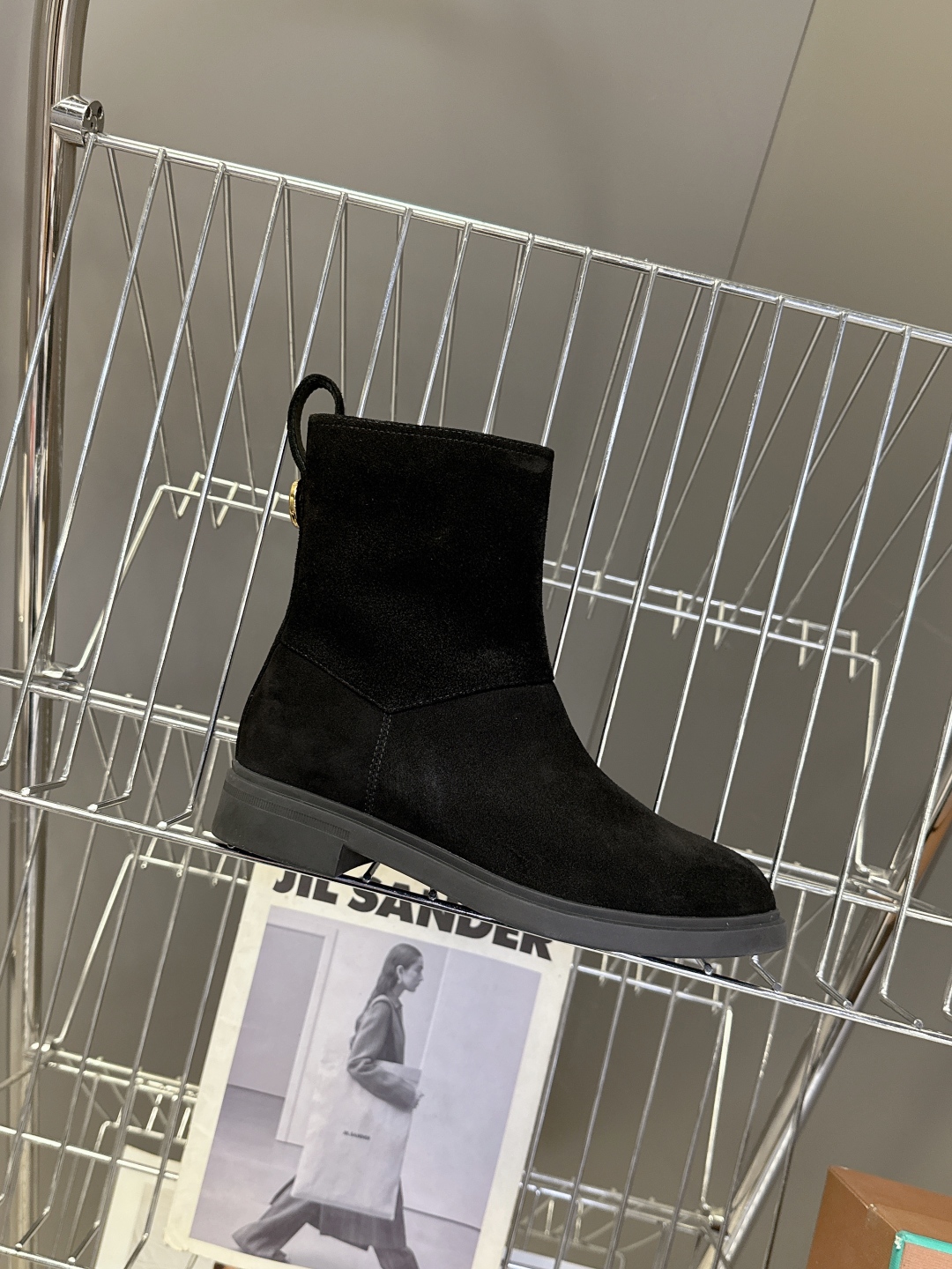  loro piana25秋冬最新款老钱风 短靴
 这款羊猄 牛皮材质裸靴 皮质质感柔软舒适 侧拉链设计