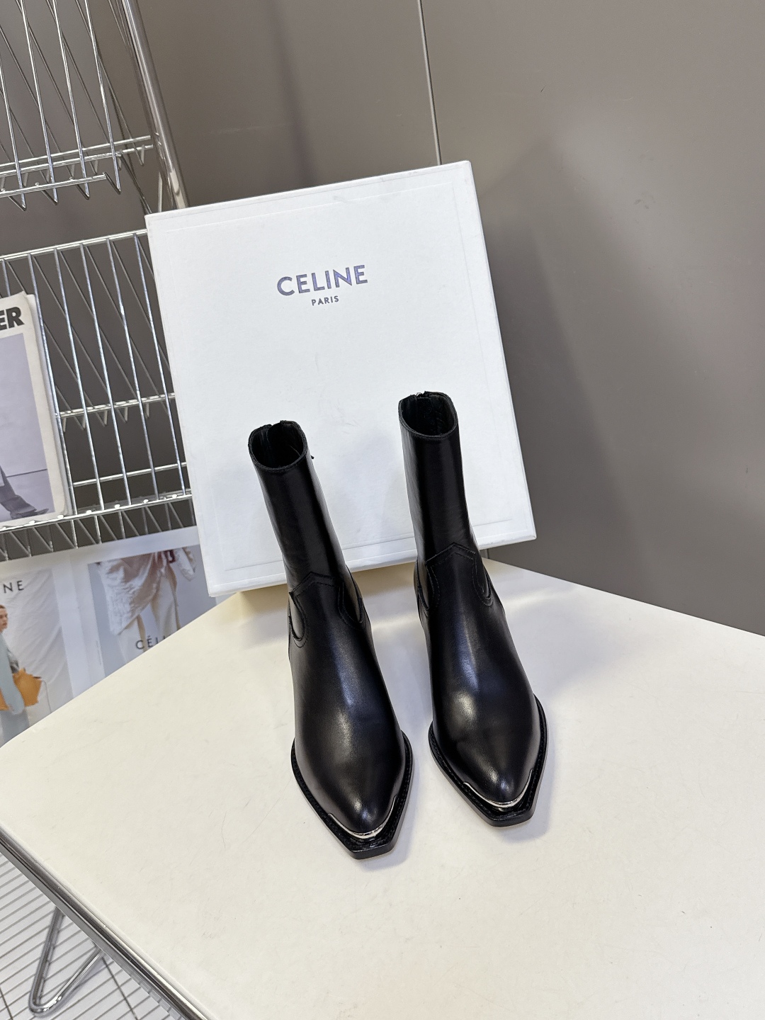  CELINE专柜最新时装靴、走秀款时尚博主同款 早秋力推单品！复古欧美风格 炸街必备单品 ✔️凯旋门l