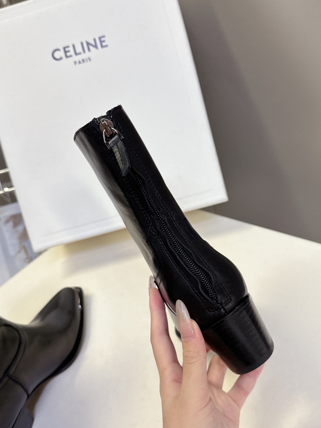  CELINE专柜最新时装靴、走秀款时尚博主同款 早秋力推单品！复古欧美风格 炸街必备单品 ✔️凯旋门l