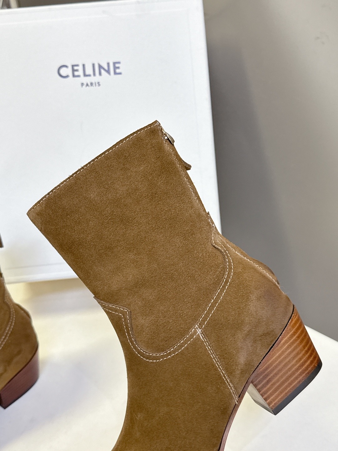  CELINE专柜最新时装靴、走秀款时尚博主同款 早秋力推单品！复古欧美风格 炸街必备单品 ✔️凯旋门l