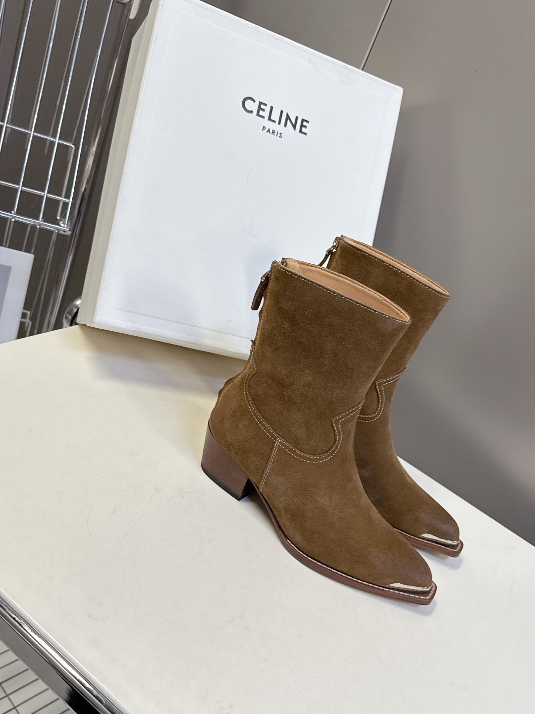  CELINE专柜最新时装靴、走秀款时尚博主同款 早秋力推单品！复古欧美风格 炸街必备单品 ✔️凯旋门l