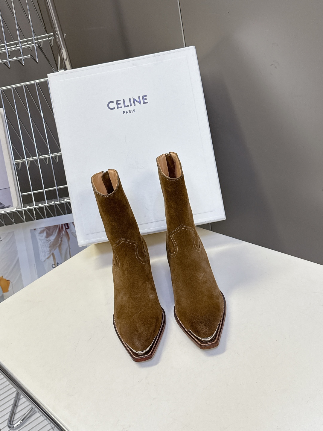  CELINE专柜最新时装靴、走秀款时尚博主同款 早秋力推单品！复古欧美风格 炸街必备单品 ✔️凯旋门l