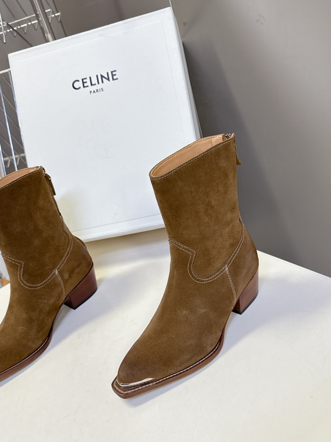  CELINE专柜最新时装靴、走秀款时尚博主同款 早秋力推单品！复古欧美风格 炸街必备单品 ✔️凯旋门l