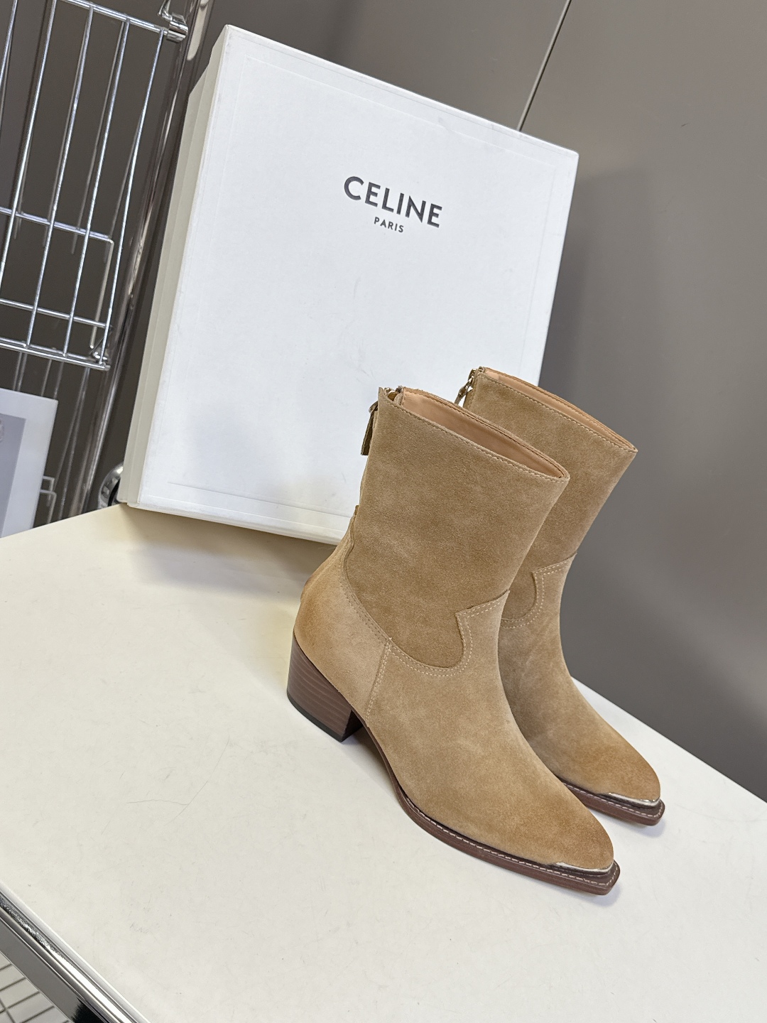  CELINE思琳专柜秋冬最新时装靴、走秀款时尚博主同款 早秋力推单品！复古欧美风格 炸街必备单品 ✔️