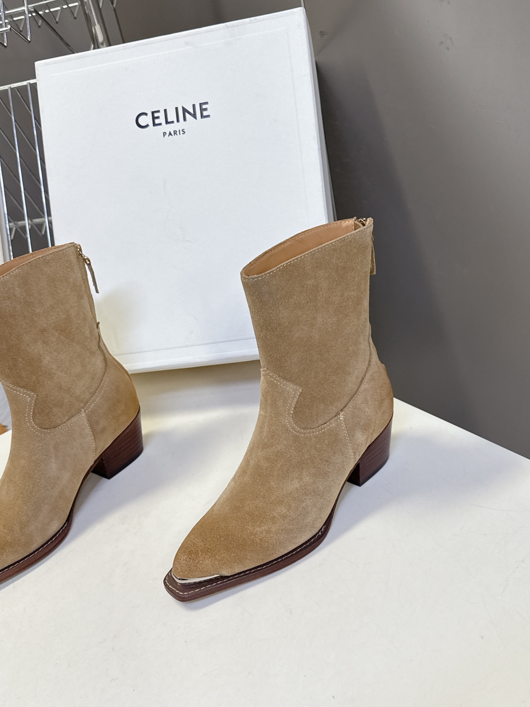  CELINE思琳专柜秋冬最新时装靴、走秀款时尚博主同款 早秋力推单品！复古欧美风格 炸街必备单品 ✔️